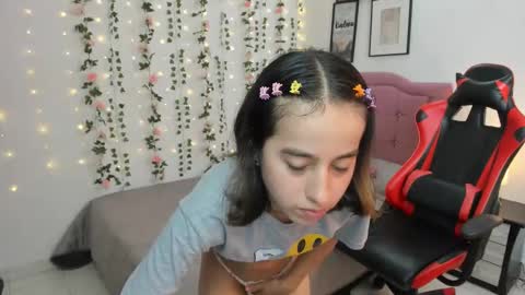 Snapshot of antonella_heinz_ chatting on 12-10-24, 06:06 Antonella online show from 12-10-24, 06:06