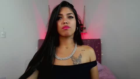 Snapshot of antonella_miller18 chatting on 02-03-25, 04:57 Antonella online show from 02-03-25, 04:57