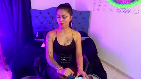 Snapshot of antonella_miller18 chatting on 02-05-25, 06:02 Antonella online show from 02-05-25, 06:02
