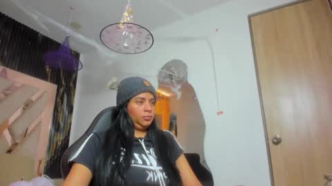 AntonellaTawer online show from 10-16-25, 07:04