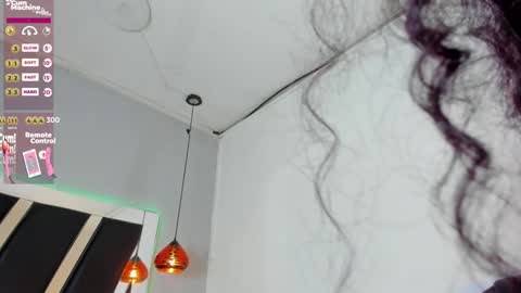 A N T O N E L L E  online show from 02-07-25, 05:40