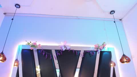 A N T O N E L L E  online show from 03-08-26, 11:14