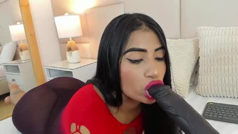 Snapshot of antoniaross chatting on 06-18-26, 12:53 Antonia online show from 06-18-26, 12:53