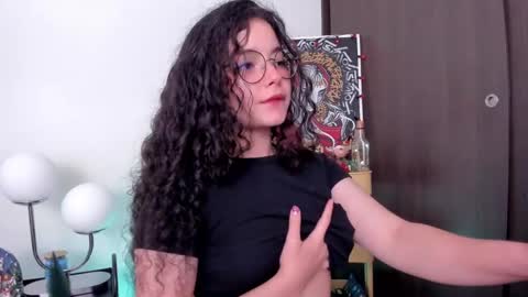 Snapshot of antoniart_ chatting on 12-07-24, 03:25 Antonia online show from 12-07-24, 03:25