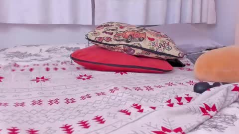 Snapshot of antoniart_ chatting on 12-20-24, 05:25 Antonia online show from 12-20-24, 05:25