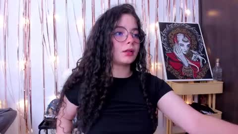 Snapshot of antoniart_ chatting on 01-16-25, 01:37 Antonia online show from 01-16-25, 01:37