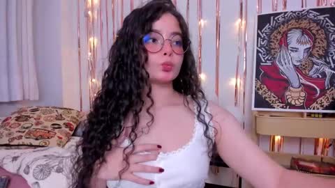 Snapshot of antoniart_ chatting on 01-23-25, 12:46 Antonia online show from 01-23-25, 12:46