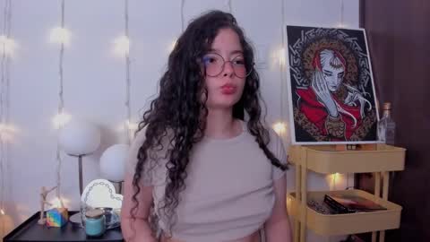 Snapshot of antoniart_ chatting on 02-08-25, 02:47 Antonia online show from 02-08-25, 02:47