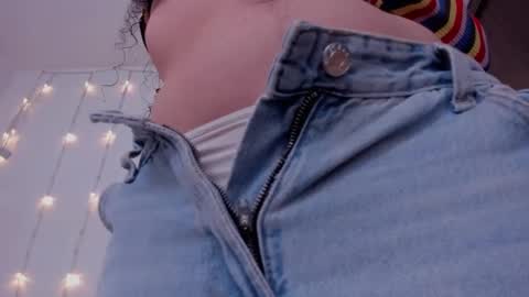 Snapshot of antoniart_ chatting on 02-09-25, 04:04 Antonia online show from 02-09-25, 04:04