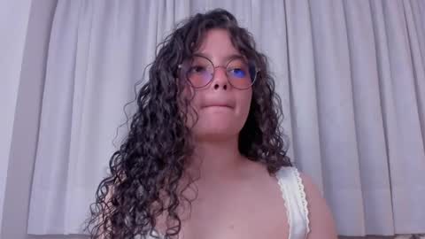 Snapshot of antoniart_ chatting on 03-02-25, 04:07 Antonia online show from 03-02-25, 04:07