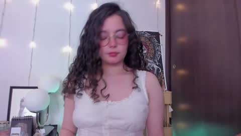 Snapshot of antoniart_ chatting on 10-02-25, 03:13 Antonia online show from 10-02-25, 03:13