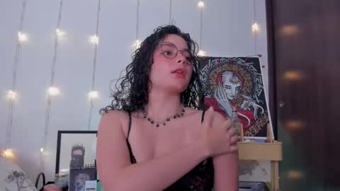 Snapshot of antoniart_ chatting on 11-24-25, 01:49 Antonia online show from 11-24-25, 01:49