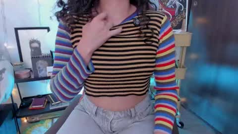 Snapshot of antoniart_ chatting on 11-25-25, 01:38 Antonia online show from 11-25-25, 01:38