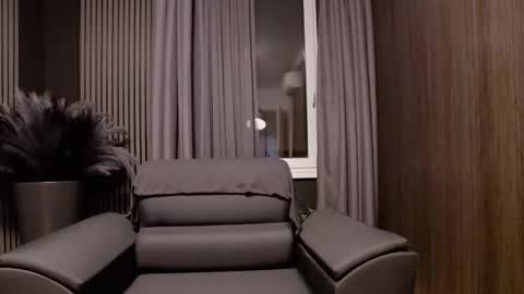 HI My name is Antonio online show from 12-19-25, 07:32