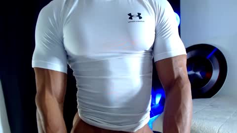 Instagram miguelangel1802  online show from 10-21-25, 05:24