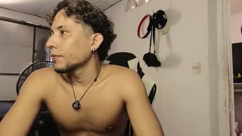 AnuarDHM online show from 12-18-25, 04:35