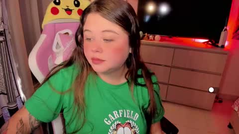   Independent model  online show from 01-31-26, 07:11