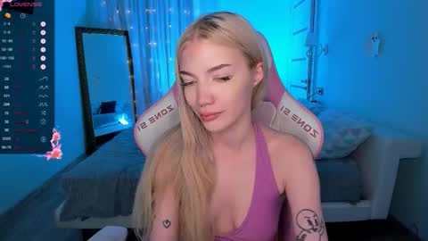 Anya online show from 11-11-25, 02:44