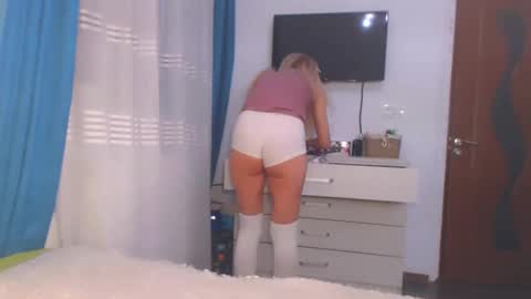 Snapshot of anysadoll chatting on 01-11-25, 01:59 An online show from 01-11-25, 01:59