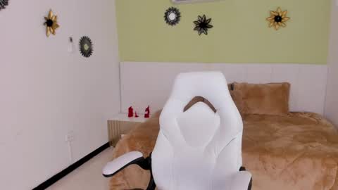 Anyy Honey online show from 11-18-25, 06:45