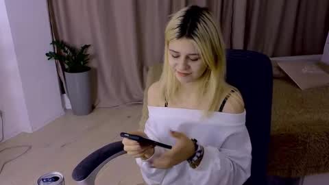 ApheliaStar online show from 11-25-25, 04:07