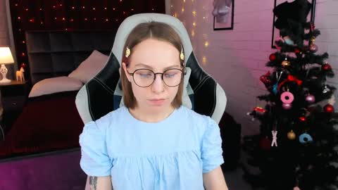 Snapshot of aphexqueen chatting on 12-21-24, 01:10 APHEX QUEEN online show from 12-21-24, 01:10