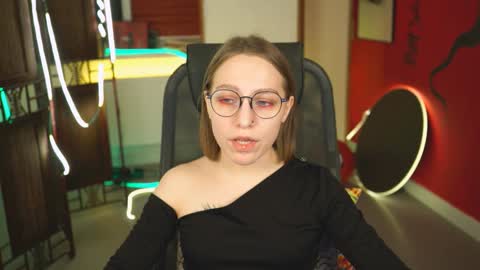 Snapshot of aphexqueen chatting on 02-04-25, 12:22 APHEX QUEEN online show from 02-04-25, 12:22