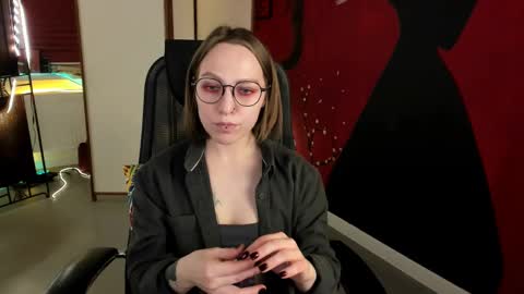 Snapshot of aphexqueen chatting on 03-08-25, 04:06 APHEX QUEEN online show from 03-08-25, 04:06