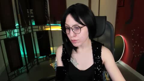 Snapshot of aphexqueen chatting on 03-12-25, 04:13 APHEX QUEEN online show from 03-12-25, 04:13