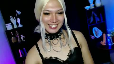 Snapshot of aphr0dite_x chatting on 03-04-25, 12:01 Roman Goddess online show from 03-04-25, 12:01