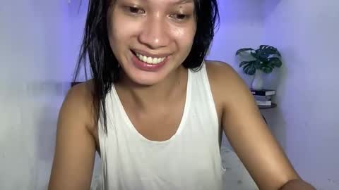 Snapshot of aphr0dite_x chatting on 09-30-25, 12:10 Roman Goddess online show from 09-30-25, 12:10