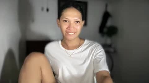 Snapshot of aphr0dite_x chatting on 10-16-25, 10:05 Roman Goddess online show from 10-16-25, 10:05