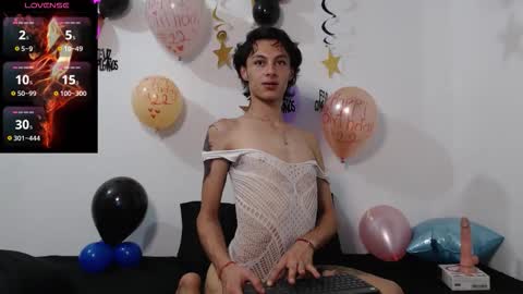 Snapshot of apolo_smith001 chatting on 11-22-25, 04:17 Apolo online show from 11-22-25, 04:17