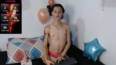 Snapshot of apolo_smith001 chatting on 11-25-25, 02:22 Apolo online show from 11-25-25, 02:22