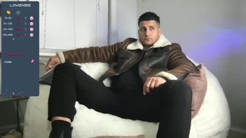 Snapshot of apolo_strange chatting on 01-29-25, 11:14 apolo_strange online show from 01-29-25, 11:14