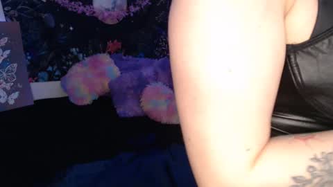 april_l6 online show from 11-22-25, 10:09