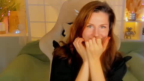 Snapshot of aprill_o_nill chatting on 12-20-24, 05:18 aprill_o_nill online show from 12-20-24, 05:18