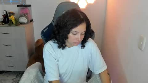 Snapshot of aqua_emilly chatting on 10-21-25, 11:16 aqua emilly online show from 10-21-25, 11:16