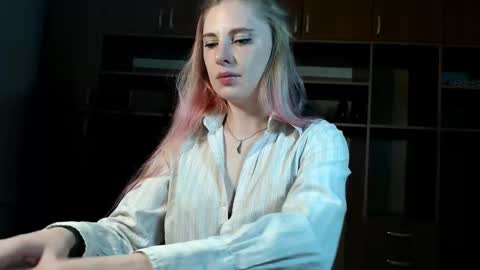 Snapshot of aqualen chatting on 10-19-25, 11:33 aqualen online show from 10-19-25, 11:33