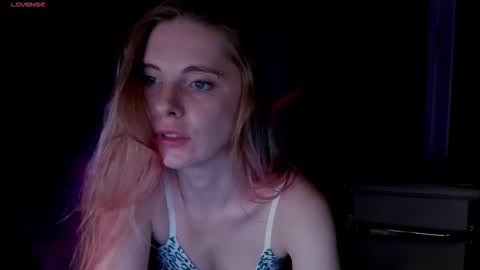 Snapshot of aqualen chatting on 10-28-25, 01:14 aqualen online show from 10-28-25, 01:14