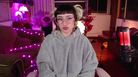 Snapshot of aquamarinebubble chatting on 12-04-24, 04:10 Zam independent model online show from 12-04-24, 04:10