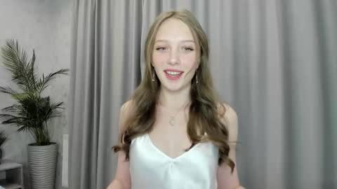 Lina online show from 09-30-25, 09:25