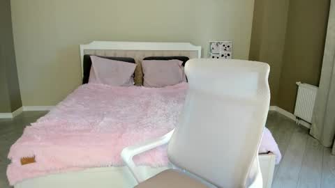 Lina online show from 10-19-25, 08:48