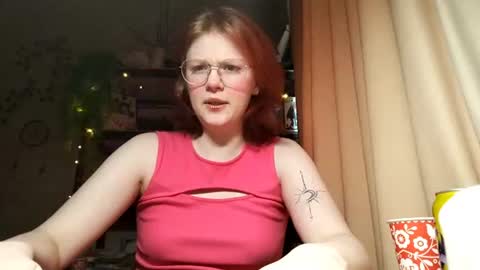 Snapshot of aracelisisofo chatting on 07-15-26, 12:10 Sarah online show from 07-15-26, 12:10