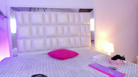 Snapshot of aradia_01 chatting on 12-24-24, 05:27 online show from 12-24-24, 05:27