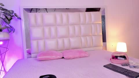 Snapshot of aradia_01 chatting on 01-09-25, 07:21 online show from 01-09-25, 07:21