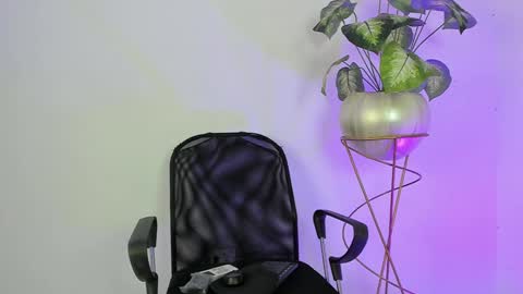 Snapshot of aradia_01 chatting on 01-11-25, 05:20 online show from 01-11-25, 05:20