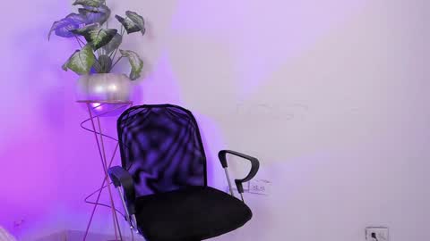 Snapshot of aradia_01 chatting on 01-18-25, 06:03 online show from 01-18-25, 06:03