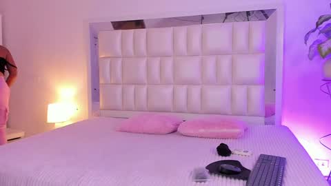 Snapshot of aradia_01 chatting on 01-24-25, 05:10 online show from 01-24-25, 05:10