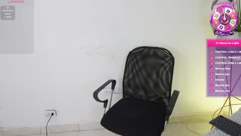 Snapshot of aradia_01 chatting on 01-29-25, 05:30 online show from 01-29-25, 05:30